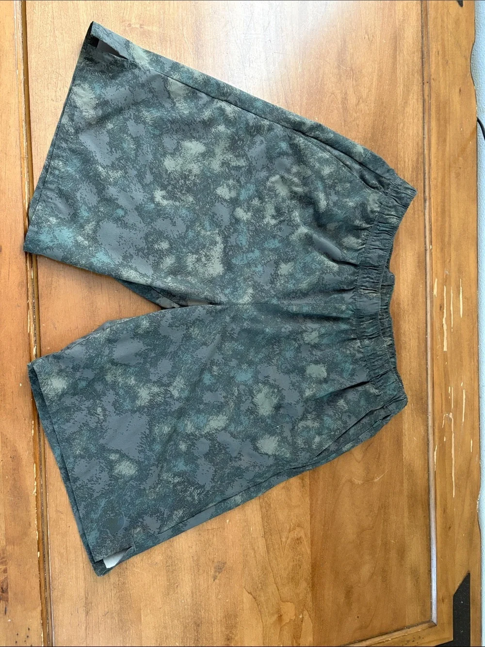 The North Face Men's Green-Gray Camo Athletic Shorts Size Medium